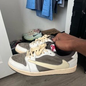 Jordan 1 Travis Scott Reverse Mocha